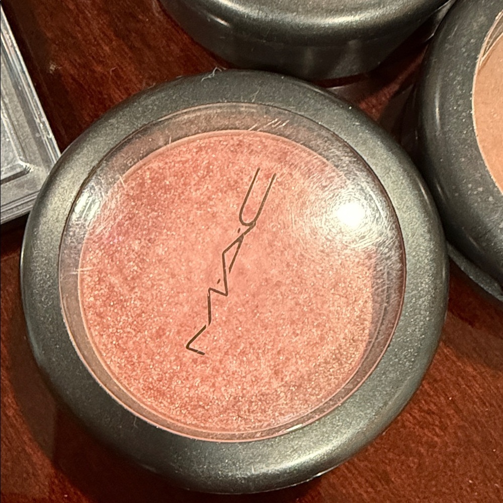 4 MAC Cosmetics Eyeshadow and Blush Set - Pink, Blue, Purple, Brown - Picture 3 of 6